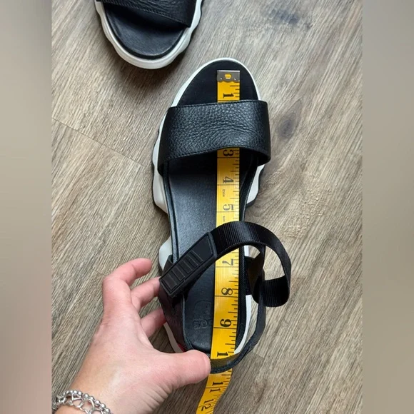 SOREL Kinetic Sandals NL3567-010 Black/Red Size 9.5 Chucky Platform - Picture 10 of 10